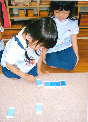 感覚教具「色板3の箱」の画像