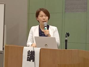 講師