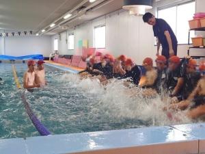 学校プールの民間委託検討