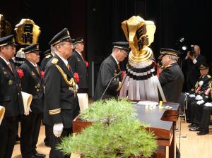 日本消防協会会長から特別表彰まといの授与