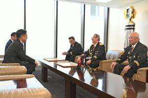 表彰受賞報告の様子