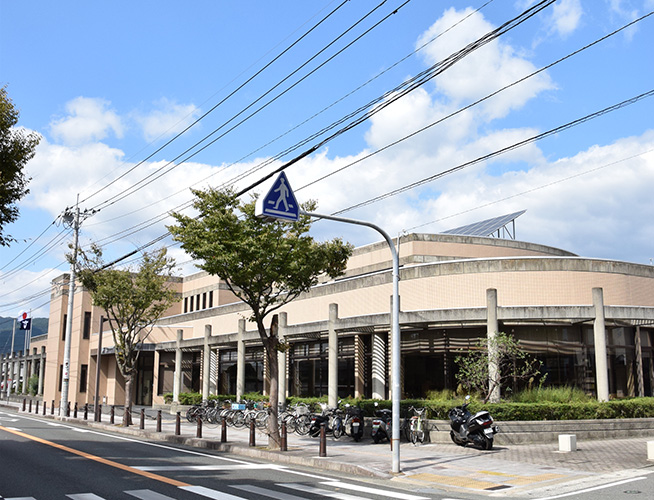 鳥栖市立図書館の画像