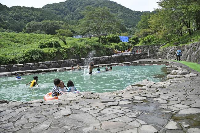 河川の水を直接引いている。暑い夏にぴったりのレジャーの写真