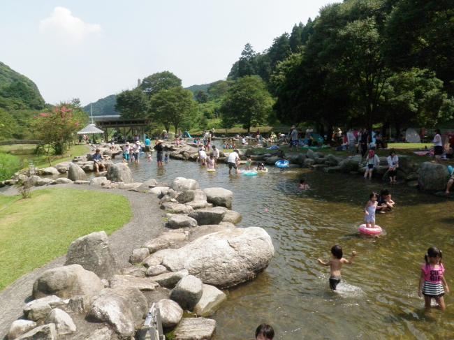 水深の浅いところもあるので小さい子どもも遊べる