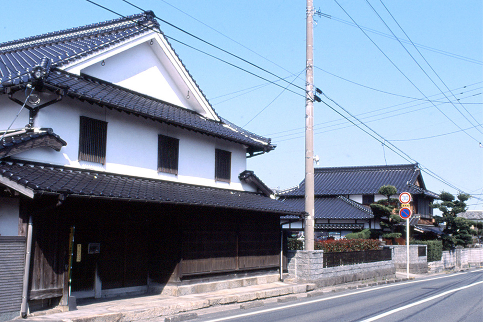 長崎街道が栄えた時代を象徴するかのような邸宅の写真
