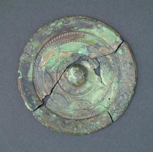藤木遺跡で見つかった中国製の鏡