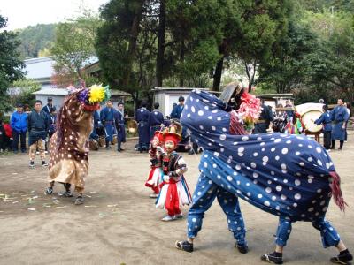 牛原町内での獅子舞