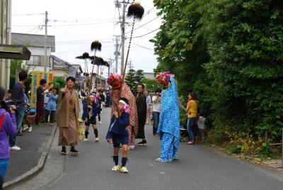 村田公民館前での獅子舞