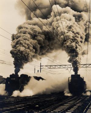 煙をあげる蒸気機関車