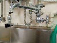 鉛筆くらいの水を流すとなかなか凍らない